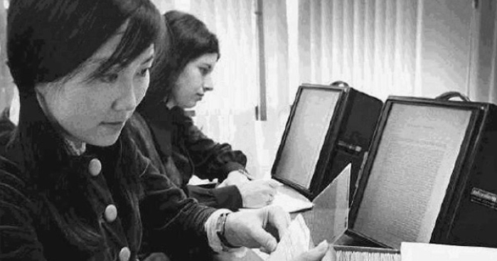 CSM students demonstrate portable microfiche readers in the 1960s
