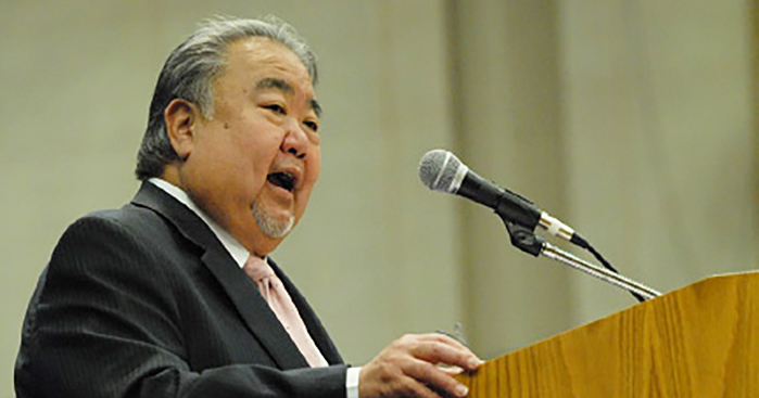 Then-Assemblyman Warren Furutani, booted from CSM in 1968 for his activism, delivers CSM’s 2009 commencement address