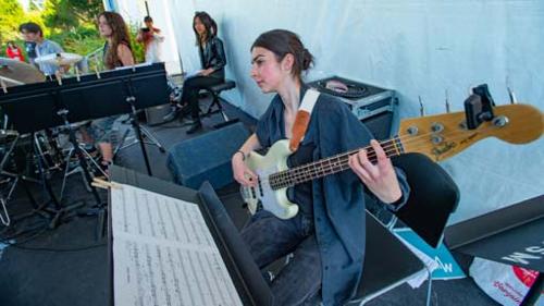 Elecitric bass player